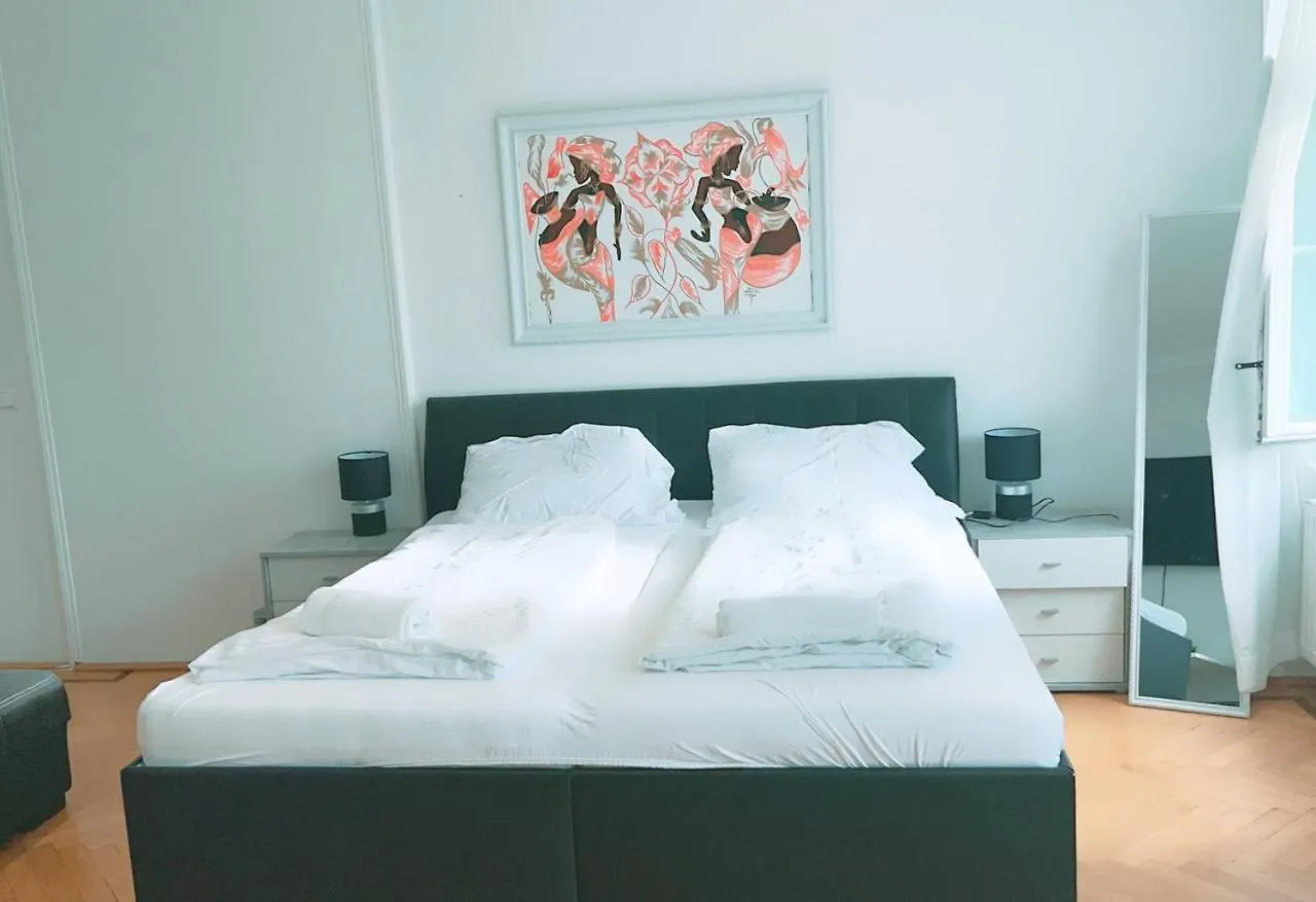 Cozy Room In Keplerplatz Kp Q location